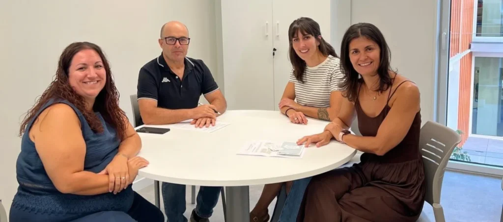 Reunión de coordinación entre Fundación Manantial y SASEM Castelló para mejorar la atención y la inclusión sociolaboral de personas con problemas de salud mental.