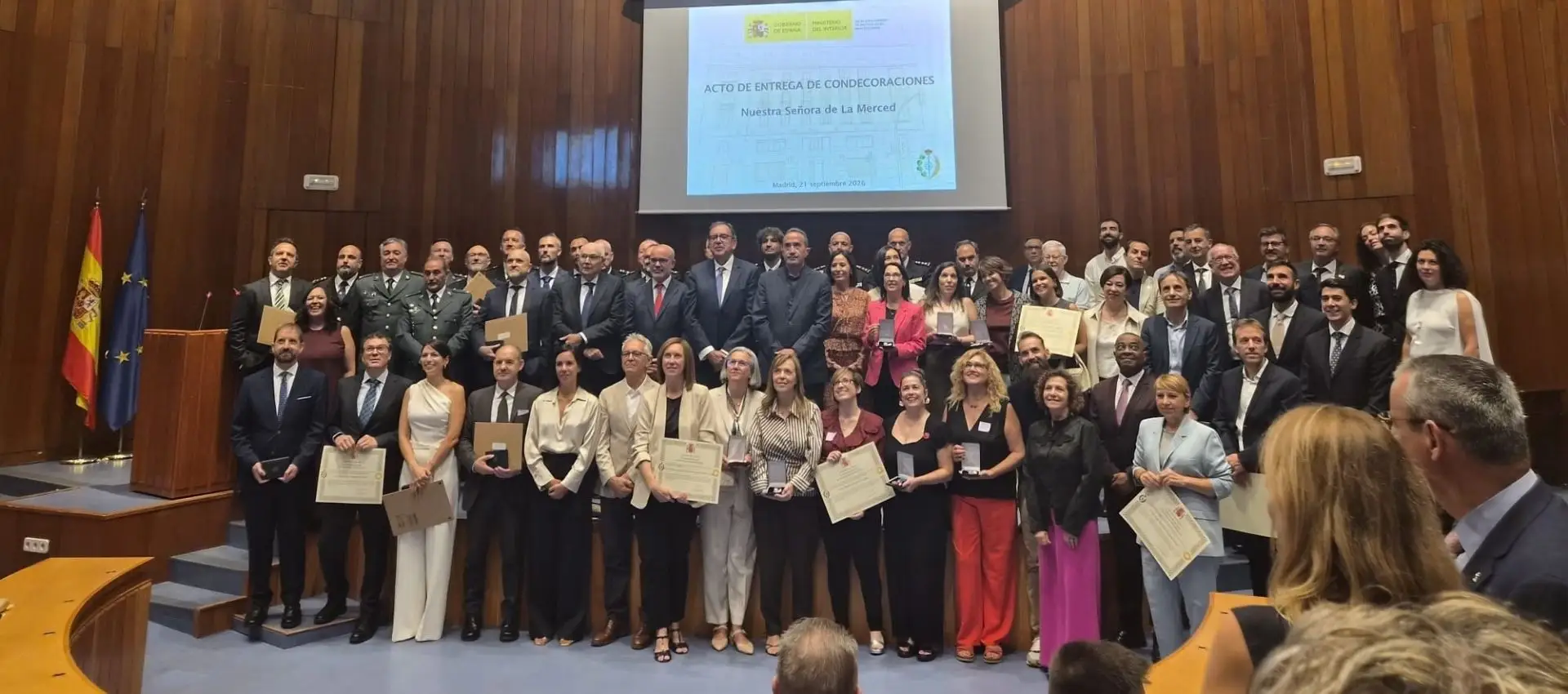 Acto entrega de la medalla de plata al merito penitenciario a Fundacion Manantial
